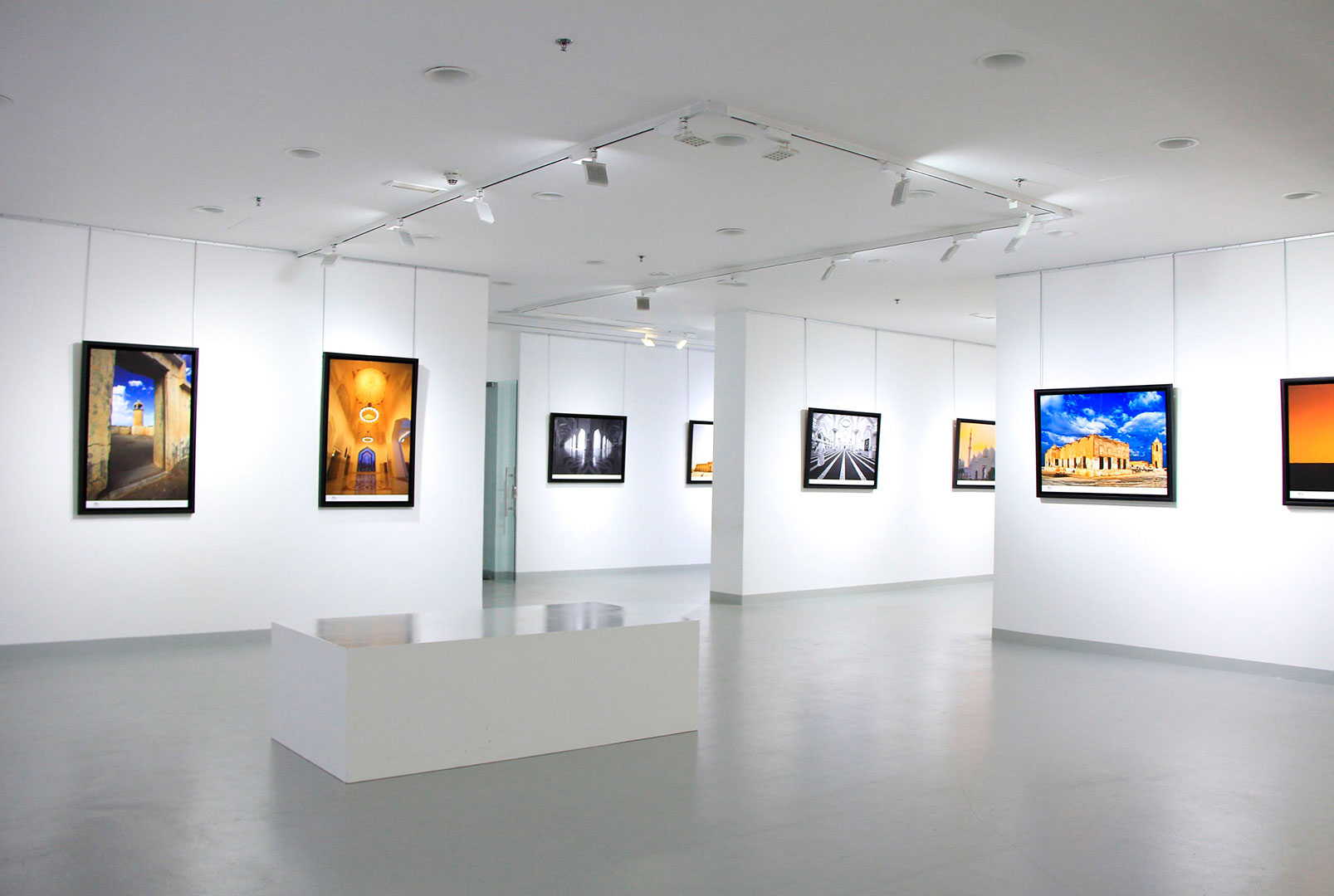 museo con cuadros